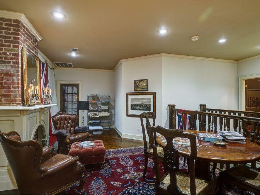 The English Merchant'S Inn Waxahachie Εξωτερικό φωτογραφία